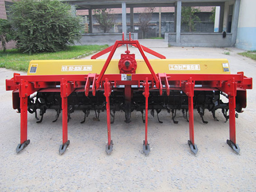 1SZL-310振動深松聯(lián)合整地作業(yè)機(jī).jpg
